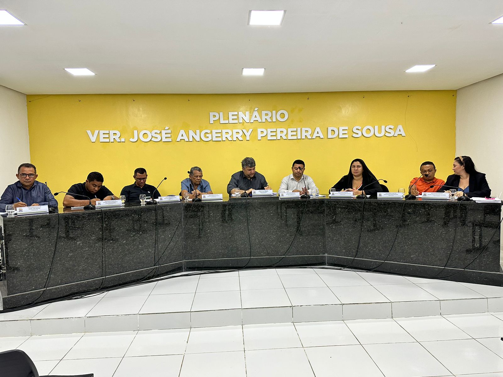 Câmara de Miguel Leão Mantém Aprovação das Contas do Prefeito Robertinho em Sessão Presidida pelo Vereador Professor Rodrigo